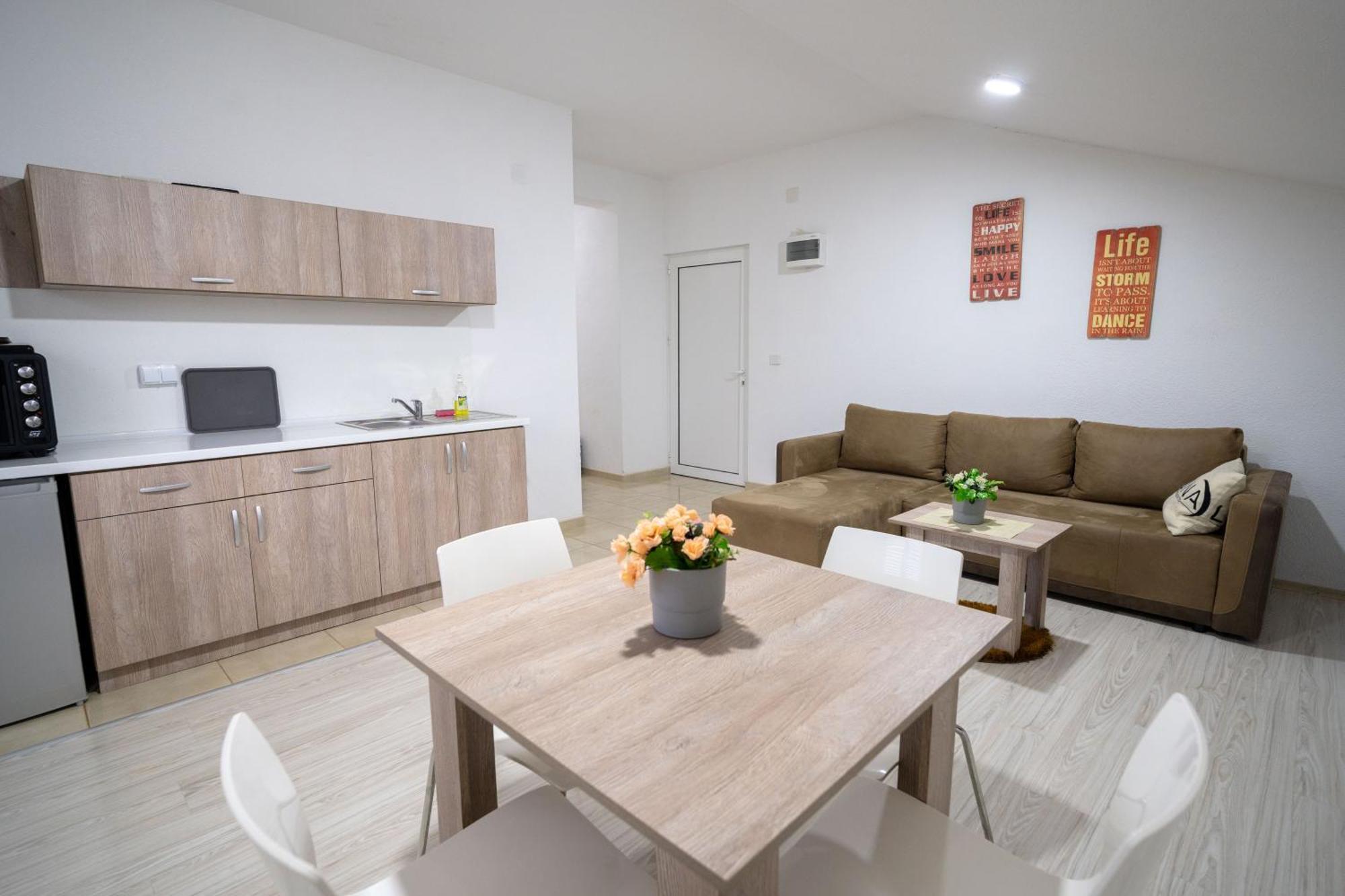 Luna Apartments غيفيغليا المظهر الخارجي الصورة