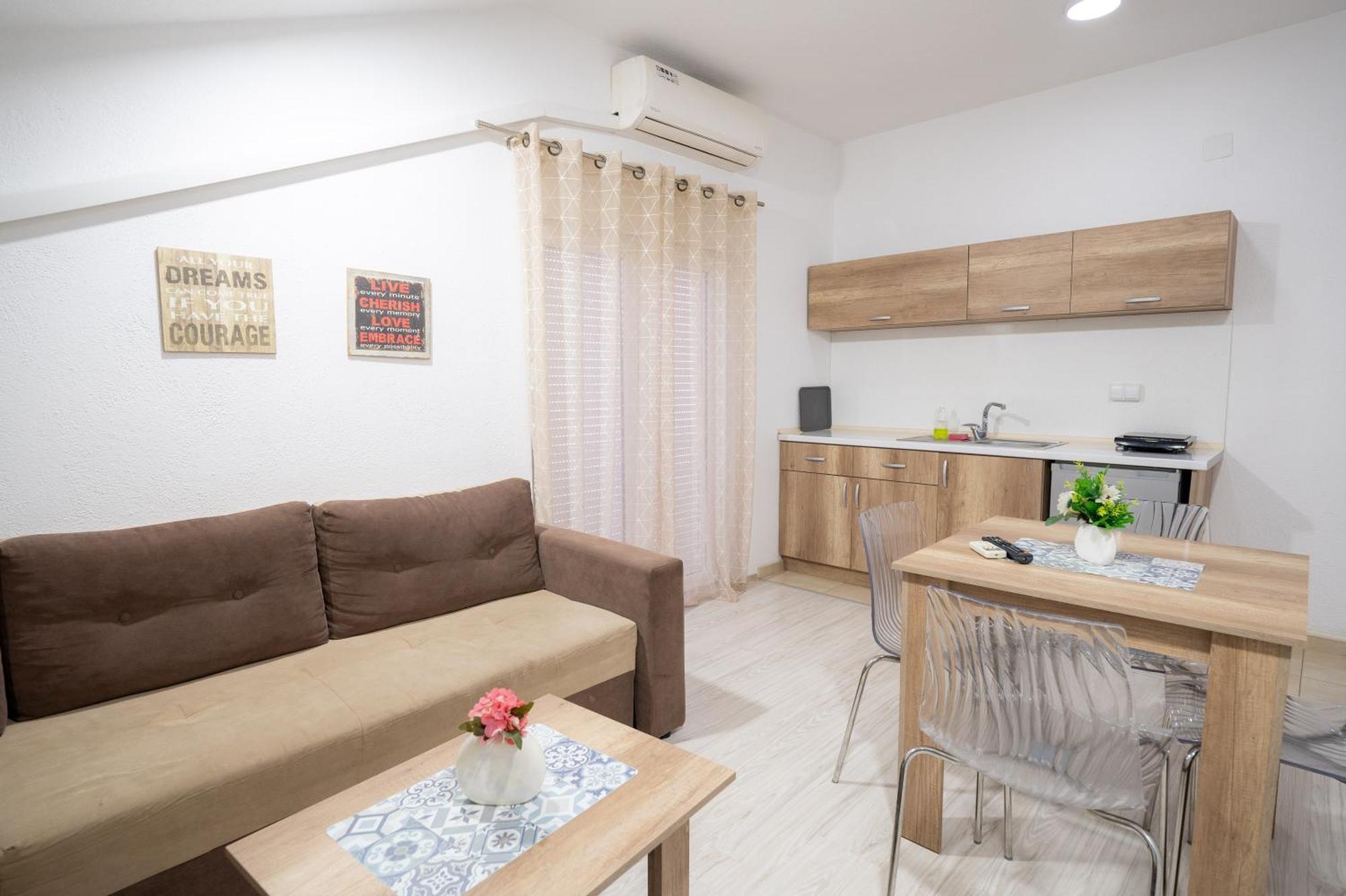 Luna Apartments غيفيغليا المظهر الخارجي الصورة